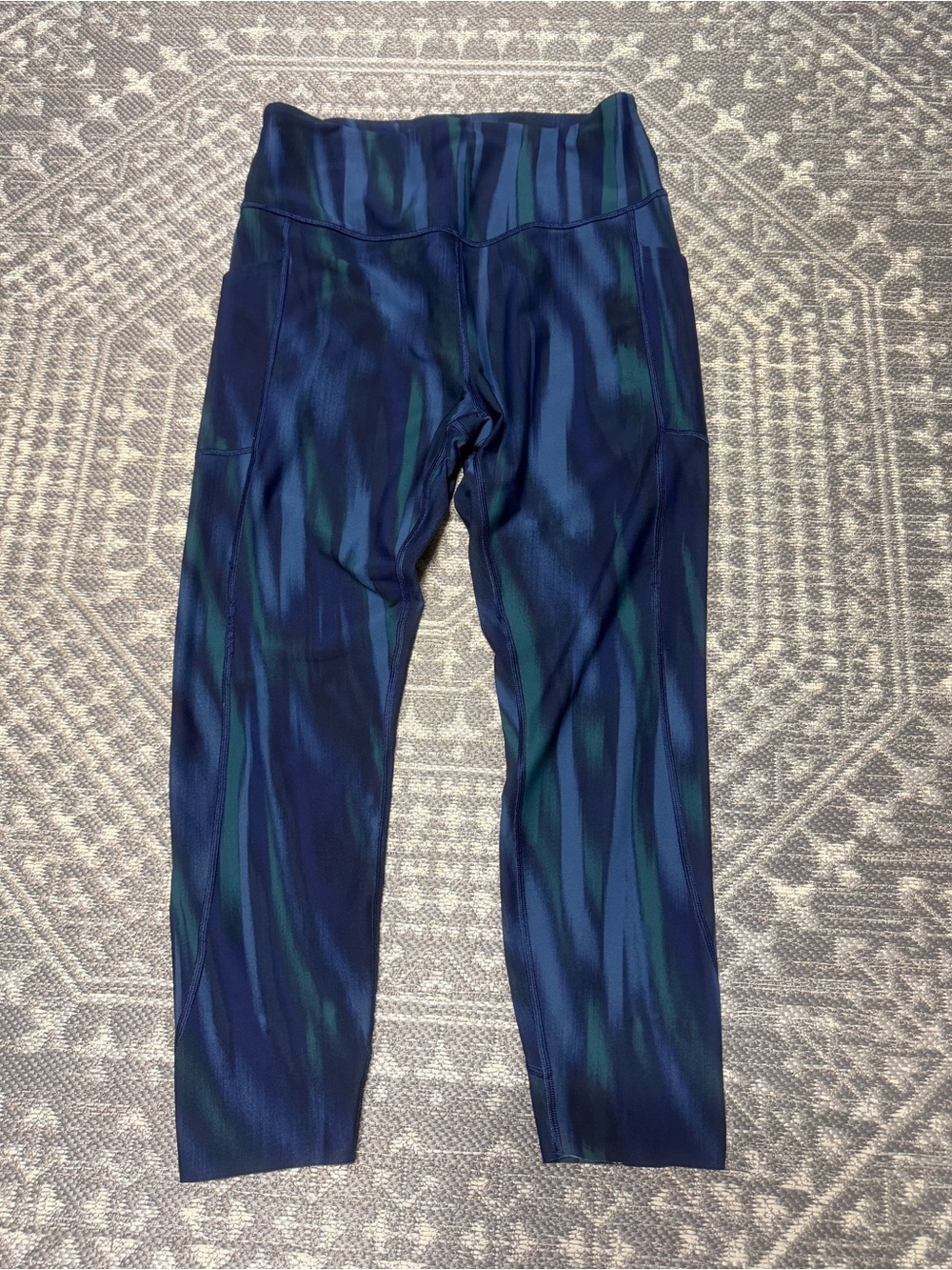 Victoria's Secret ON POINT Navy & Teal Patterned 7/8 Leggings